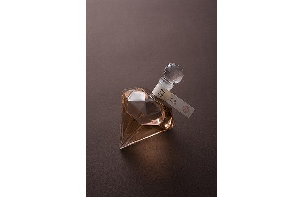 ダイヤモンド型のボトルが人気の「DIAMOND PINK」(1680円）