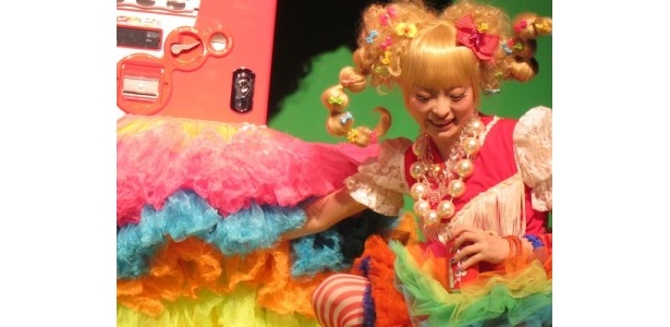【写真】きゃりーぱみゅぱみゅさん。アイドルはスカートの中に手を入れない？