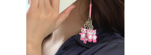 携帯電話にはさくらパンダのストラップがずらり