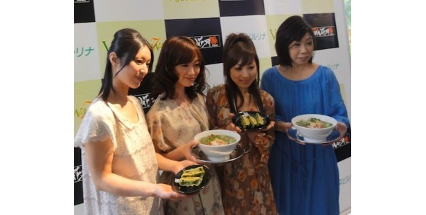 女性の8割が「ラーメン屋デートはあり！」。ラーメン女子急増中!?