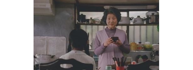「はるか、ちゃんとお食べ」と、おばあちゃん