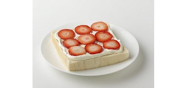 【画像】スプレッドの上に果物などをトッピングすればお洒落なメニューに変身！