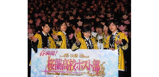 写真は前列左から竜星涼、山本裕典、川口春奈、大東駿介。後列左から高木心平、高木万平、韓哲監督。