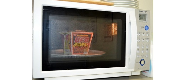 続いて、電子レンジで約5分ほど温める