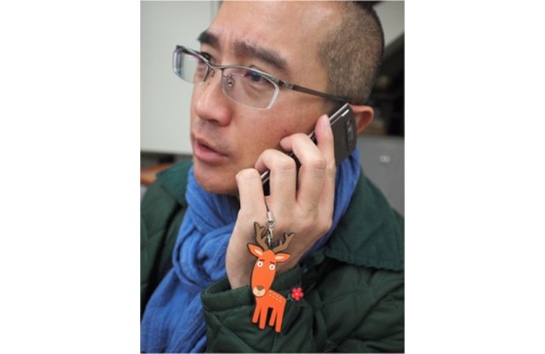 落語協会理事の五明楼玉の輔師匠もストラップを使用中！