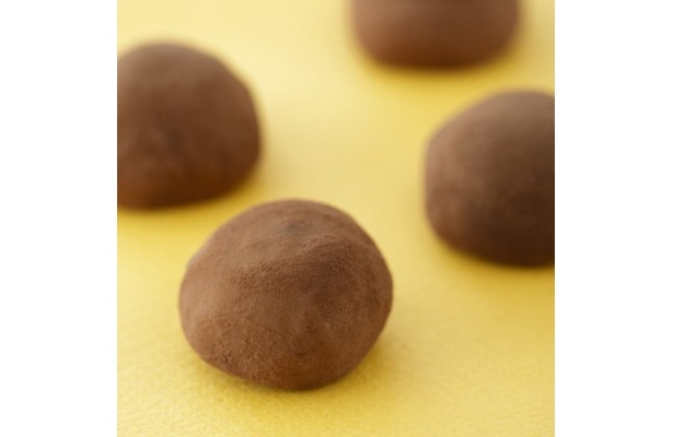 チョコとあんこ、お餅の食感がミックスした「もちもち和ショコラ」