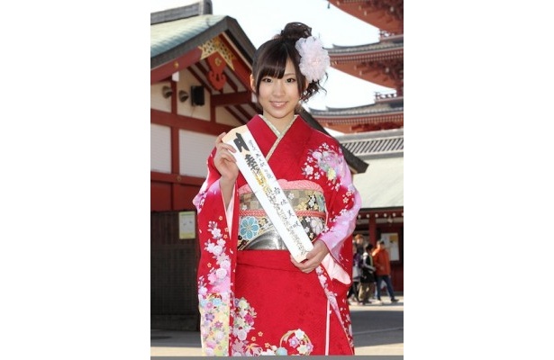 1月31日にヒット祈願を行った岩佐さん。その後、オリコンウィクリー5位。演歌・歌謡チャートでは堂々の1位を獲得した