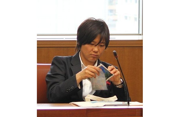 沖縄県からの贈呈品が気になる大野忍選手