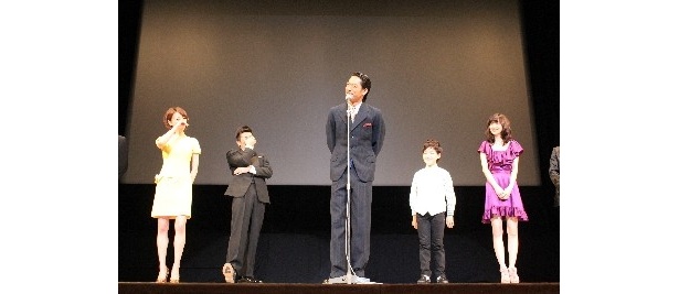 こん身の物まねに、共演者たちも大笑い