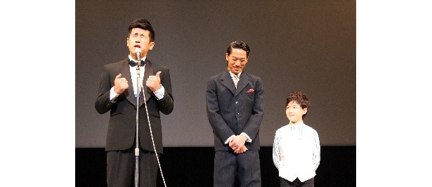 春の設定なのに、撮影してるのは2月。「（ニューハーフ役のため）胸元が開いた衣装だったので、めちゃくちゃ寒かった」