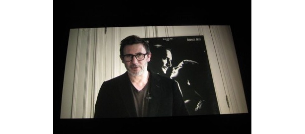 『アーティスト』のアザナヴィシウス監督、来日できずビデオメッセ―ジ
