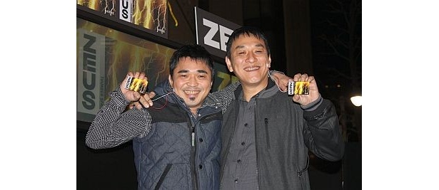 電気グルーヴが、渋谷パルコ前で行われたロッテのガム「ZEUS」の発売イベントに登場