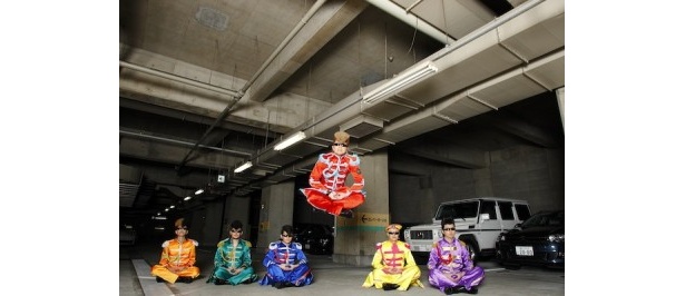 【写真】氣志團の綾小路翔さんが、あり得ないほど高い“あぐらジャンプ”も披露！
