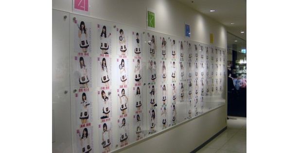 AKB48の写真もズラリ！
