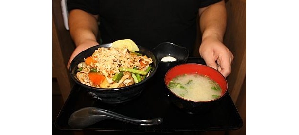 すた丼“大学丼”の1つ「早稲田丼」