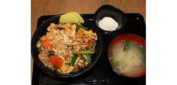 カラフルな見た目で食欲をそそる