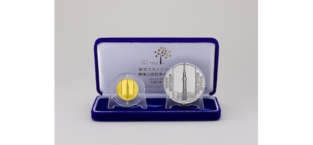 純金製と純金製メダルのセット(18万9000円)