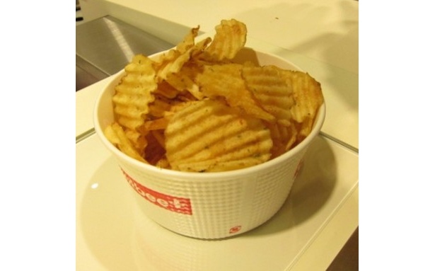 ビールに合う！揚げたてポテトチップス「ペペロンチーノ味」