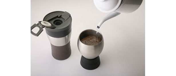 コーヒーを蒸らす際に便利なスタンド付き