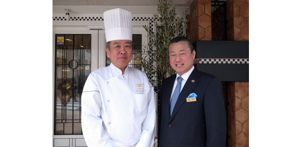総支配人の檜山和司(右)と総料理長の鎌田雅之(左)