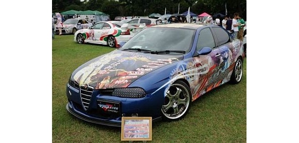 キャラへの愛情をアピールする痛車