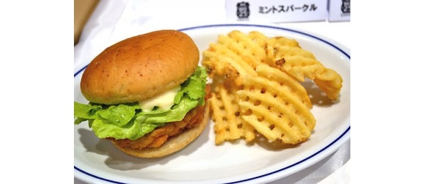 「チキンフィレサンド」(410円)はポテト付き