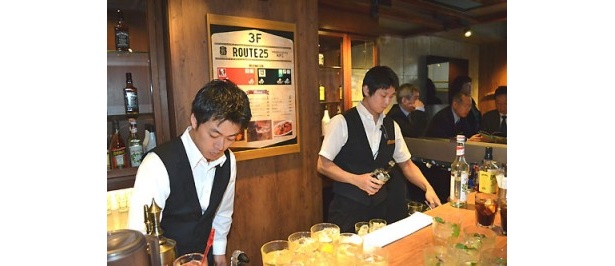 店内にはカウンター席も用意されている