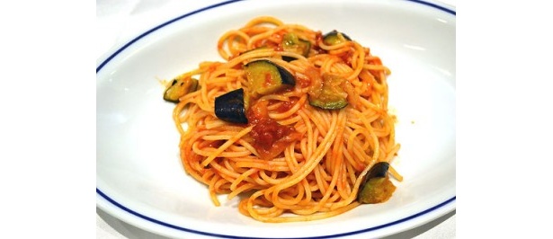こちらは「揚げ茄子とトマトソースパスタ」(700円)