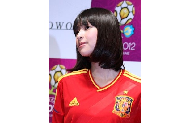 モデル、女優、歌手と幅広く活動する次世代ポップアイコンの日南さん