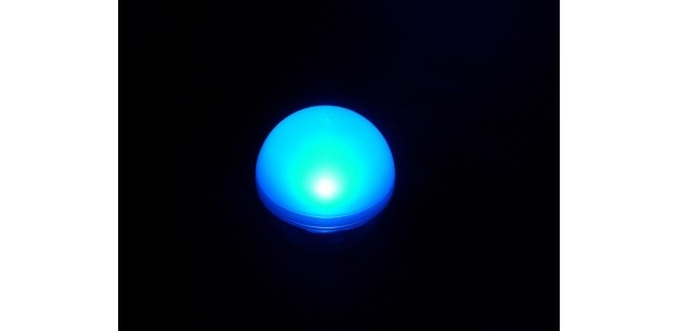 LEDを光源とする光の球「いのり星」