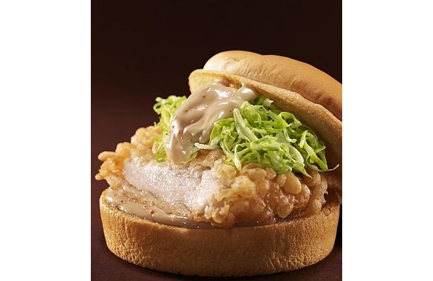 九州のブランド鶏「華味鳥」を使用した「華味鳥バーガー」