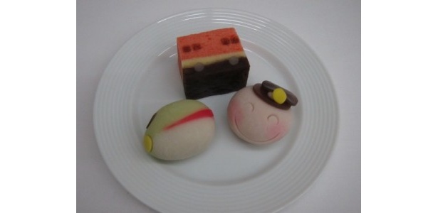 銀座 甘楽「上生菓子」。線路には浮島の下に羊羹が流してある
