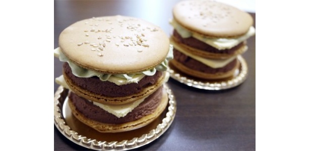 マカロンがバーガーに！「レオニダス」のマカロンバーガー