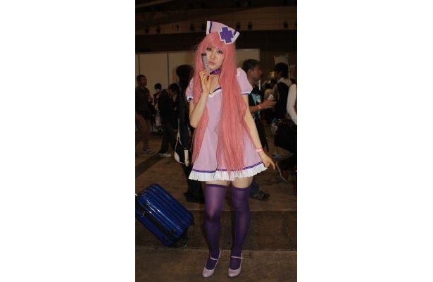 紫のニーハイソックスがセクシー！
