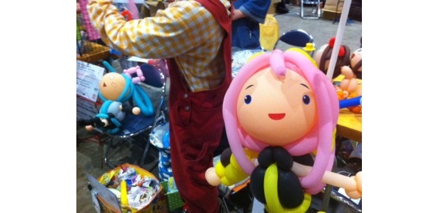 ボーカロイドの巡音ルカをバルーンアートで作る大道芸人「うー」さん！