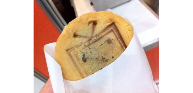 ニコニコテレビを焼き入れした大判焼き「ニコニコ焼き」(200円)も大人気！