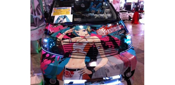 初音ミクが描かれた痛車が多数！