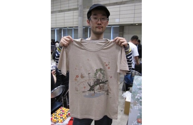 こちらは第1弾、初音ミク×アースのTシャツ！