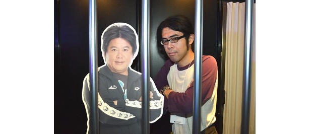 牢屋のなかでホリエモンと記念撮影