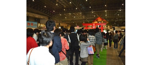 ニコニコ超神社には長蛇の列ができていた