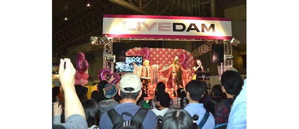 コスプレイヤーたちによるステージイベントも開催