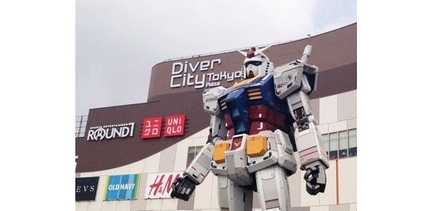 実物大ガンダムの下に数百人が集結！ 新スポット「ダイバーシティ」GW混雑レポ
