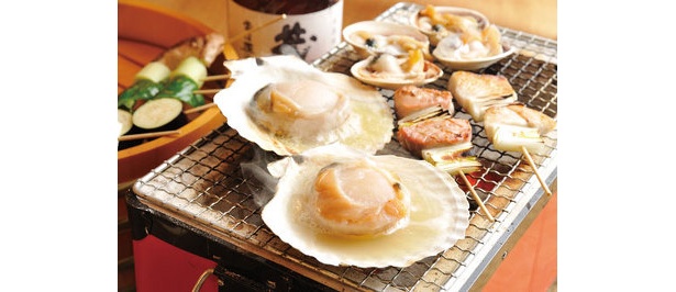 ホタテ、アサリがプリプリ! 豪快な浜焼き料理を味わう