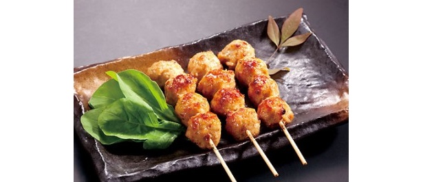 甘辛い濃厚タレが絡んだ焼き鳥つくね