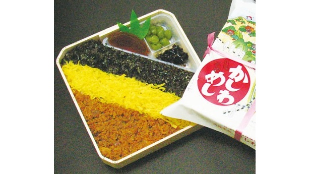 約90年の歴史を持つ人気駅弁・かしわめし