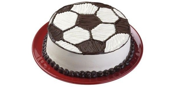 【写真を見る】サッカーをイメージしたこんな“アイスケーキ”も！