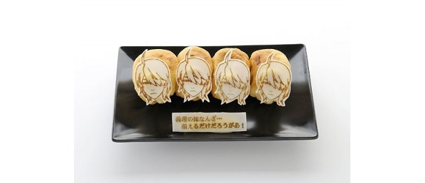阿良々木暦の顔がデザインされた「暦のまんまる餃子」(680円)