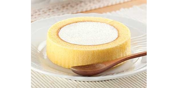 生クリームたっぷり！ 大人気の定番「プレミアムロールケーキ」(150円)