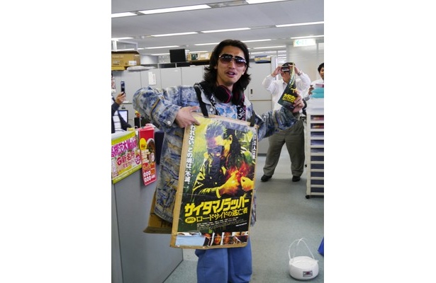 マイティがKW編集部に！映画「SR サイタマノラッパー ロードサイドの逃亡者」主演の奥野瑛太さんが大阪で宣伝活動！