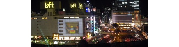 仙台LOFTの壁面に映し出された！